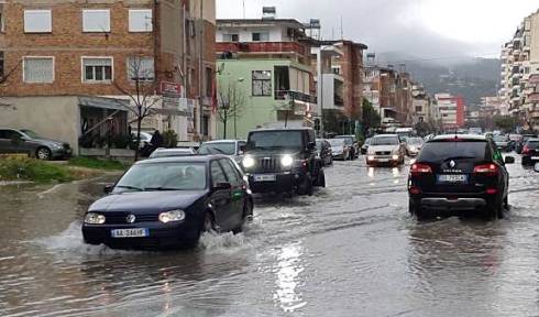 Reshjet e shiut me intensitet te larte: Permbyten disa qytete